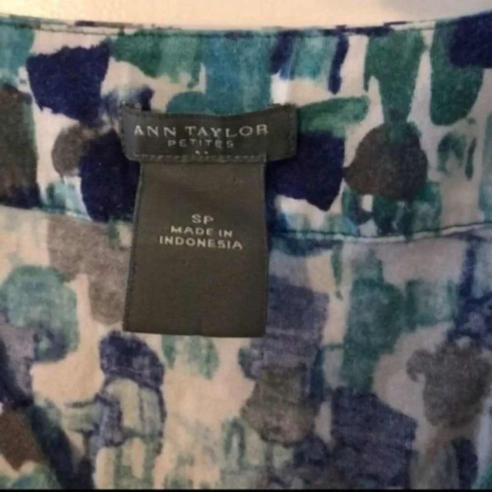*30off3* Ann Taylor colorful top. Size Small. - Picture 4 of 4